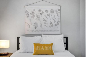 Rustic Retreats Modern 1BR for 2 guests in the heart of Fort Lauderdale